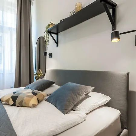 Zizkov Nest *