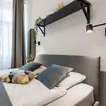 Zizkov Nest *