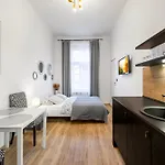 Zizkov Nest Apartman