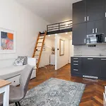 Zizkov Nest *