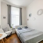 Zizkov Nest *