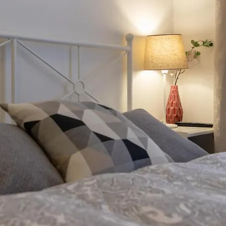 Apartment Awesome *
