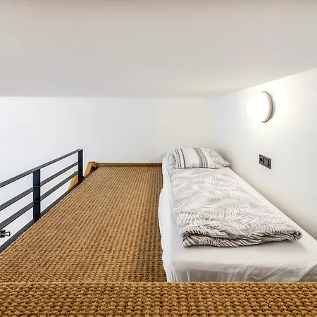 Apartment Awesome *