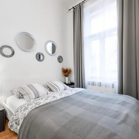 Apartment Awesome *