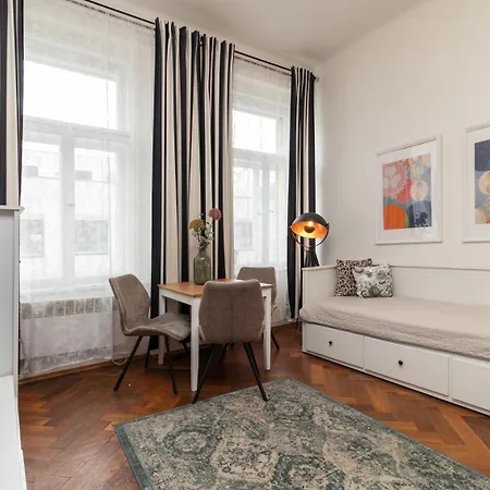 Apartment Awesome *