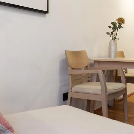 Zizkov Nest *