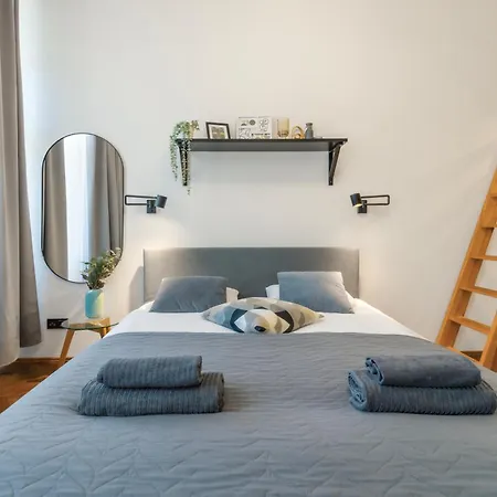 Zizkov Nest Lägenhet