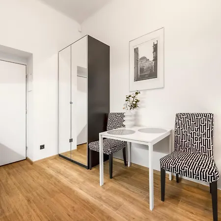 Zizkov Nest Lägenhet *